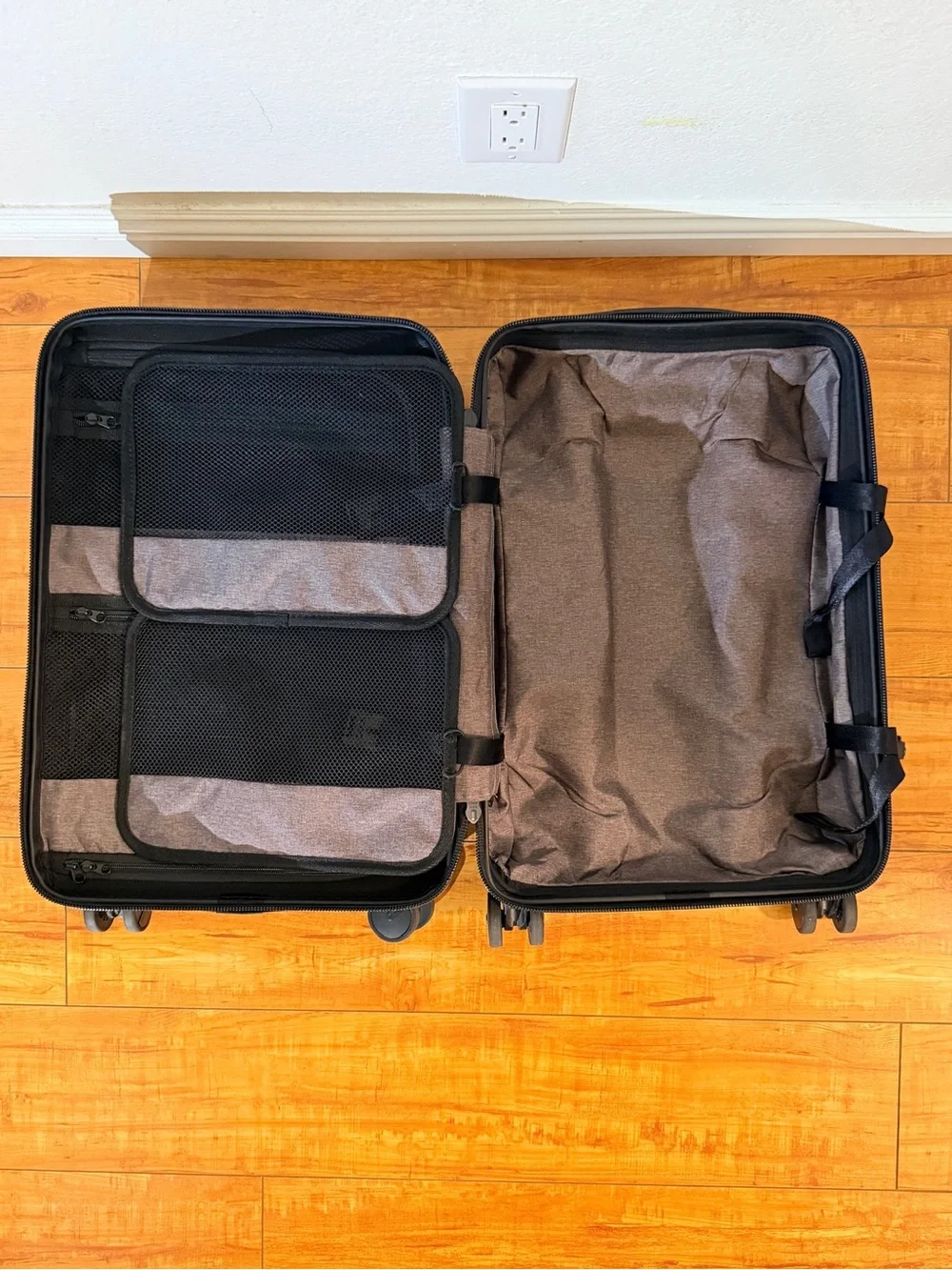 Nomatic Carry-On Classic
